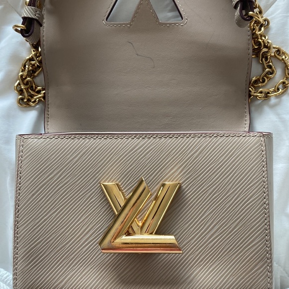 Authentic Louis Vuitton EPI Twist Lock Gold Chain Crossbody Handbag Beig… - Picture 9 of 9